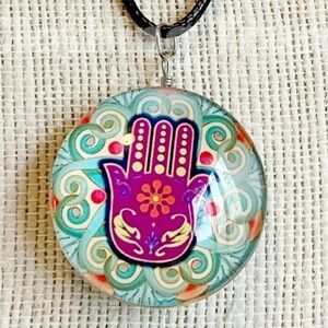 NWT Fuchsia & Green Hamsa Glass Pendant Necklace